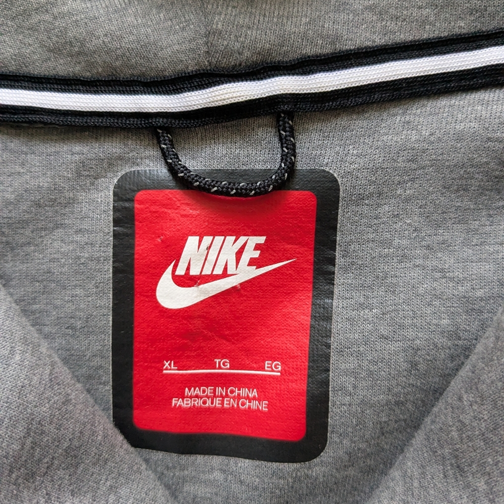 Nike - Picture 3 of 3